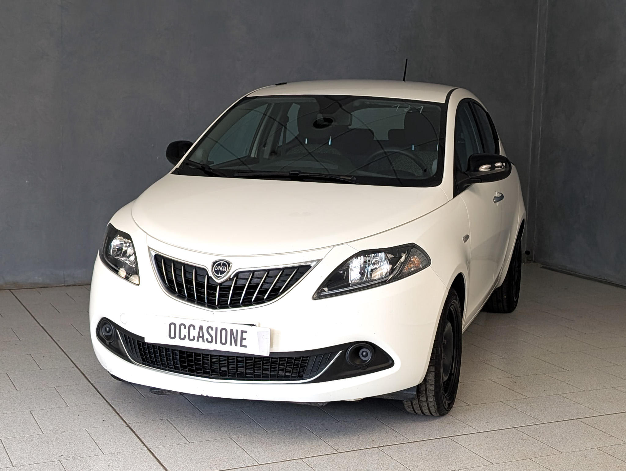 lancia-ypsilon-1-0-hybrid-70cv-silver-11