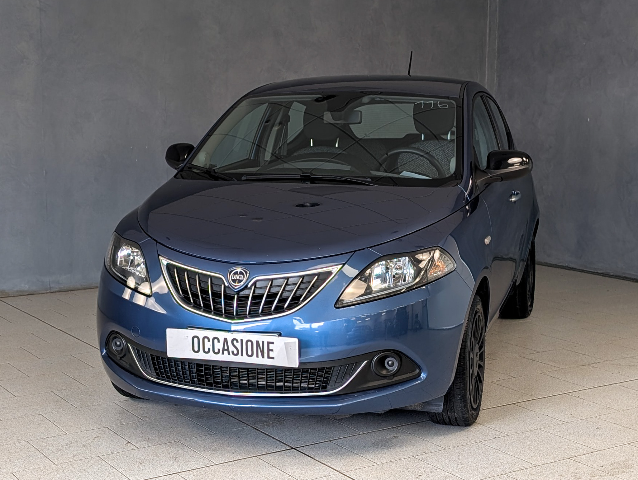 lancia-ypsilon-1-0-hybrid-70cv-silver-10