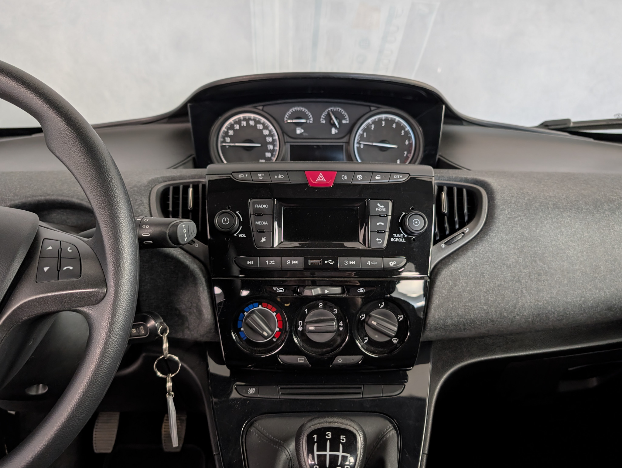 Lancia Ypsilon