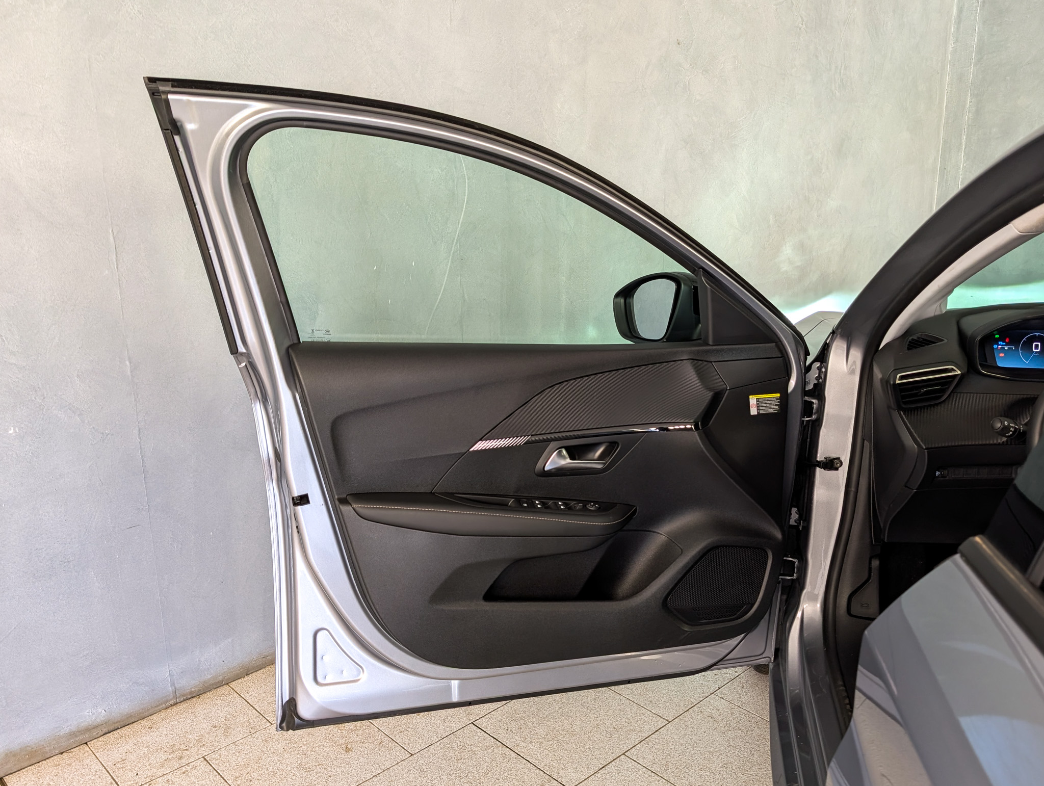Peugeot  208