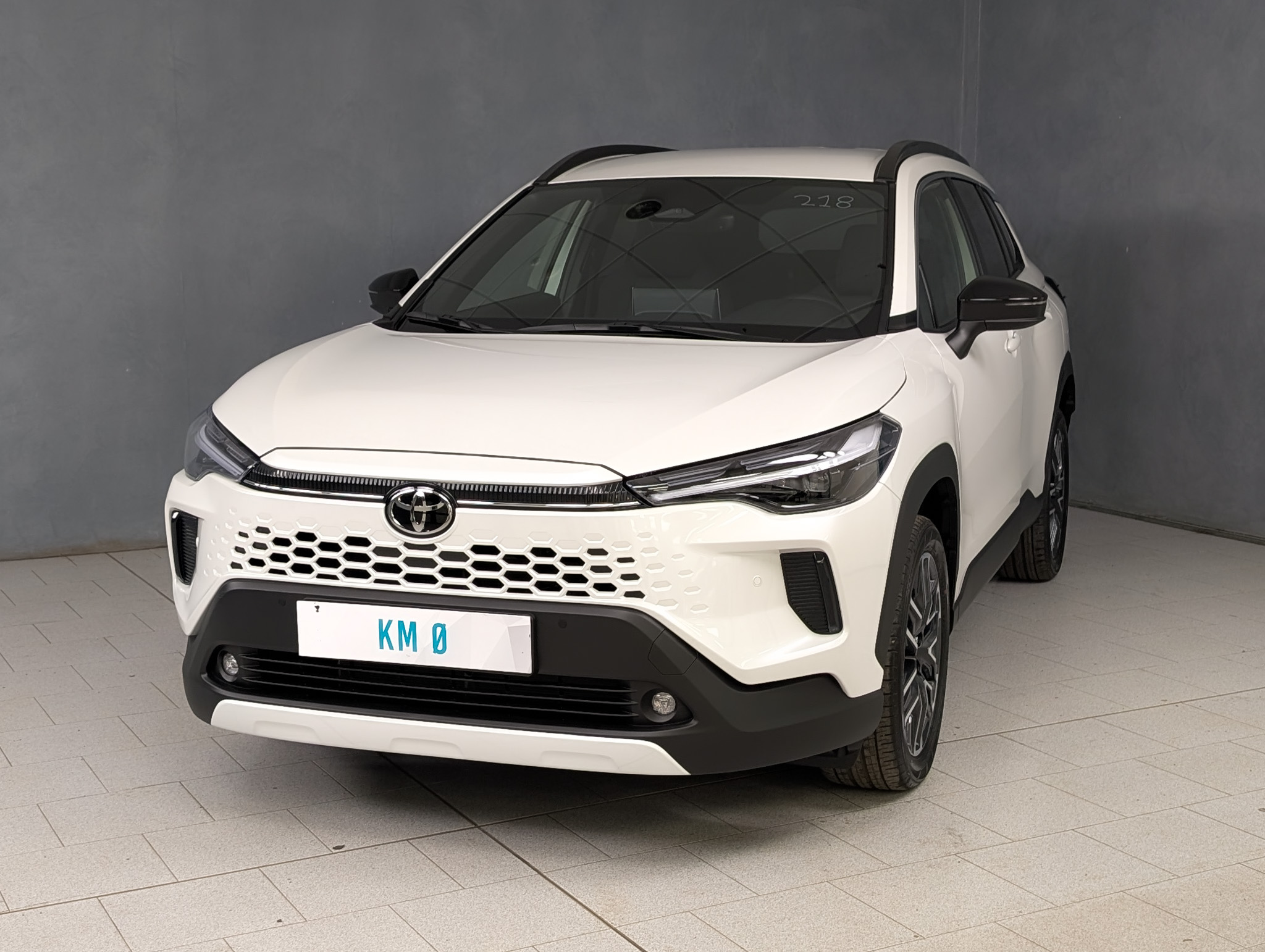 toyota-corolla-cross-1-8-hybrid-140cv-e-cvt-icon-style-4