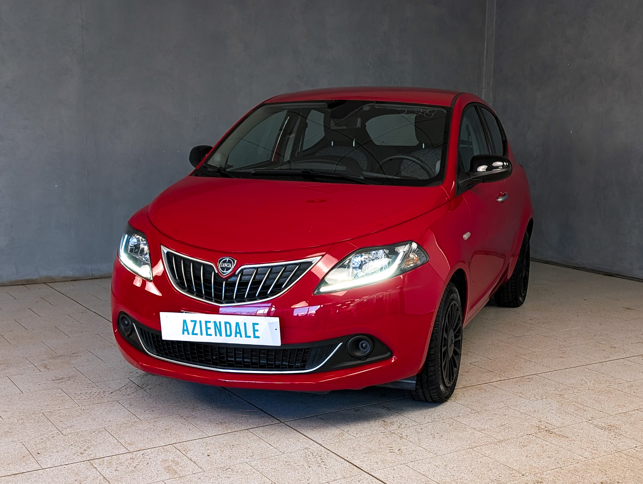 lancia-ypsilon-1-0-hybrid-70cv-silver-19