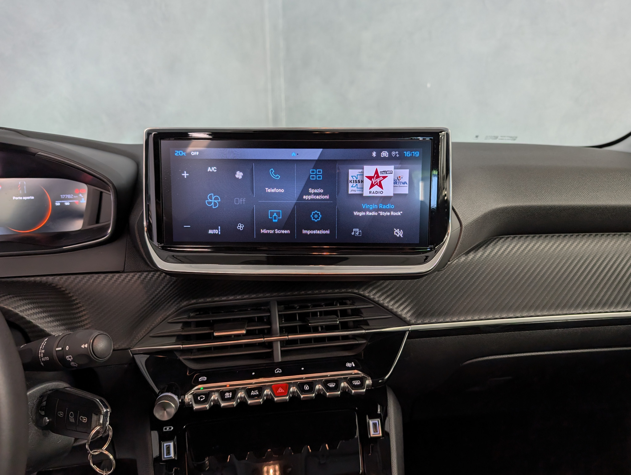 Peugeot  208