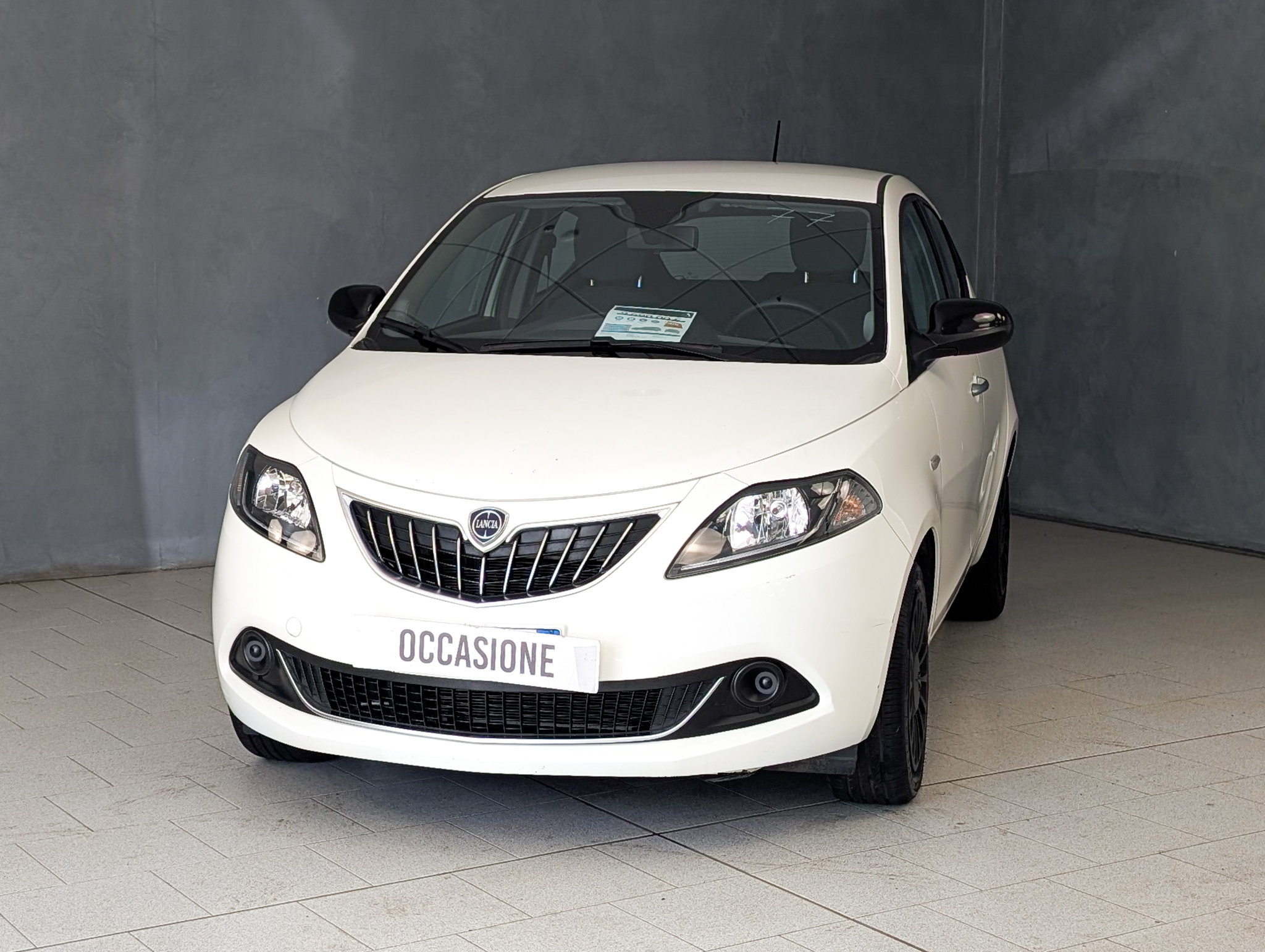 lancia-ypsilon-1-0-hybrid-70cv-silver-1