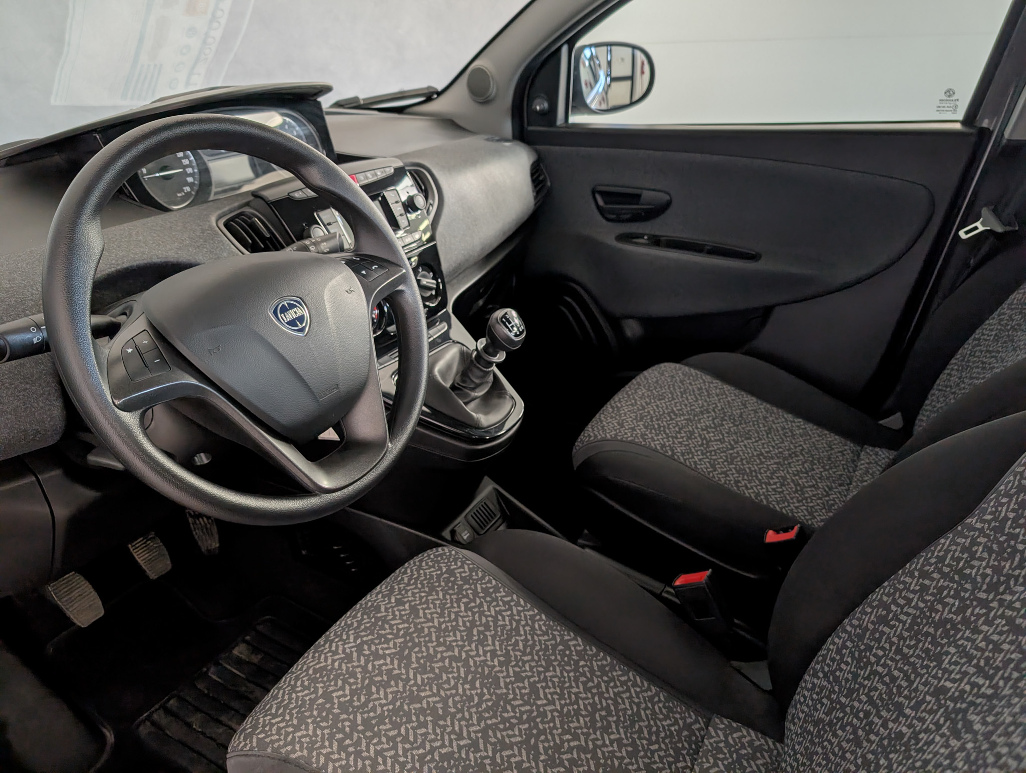 Lancia Ypsilon