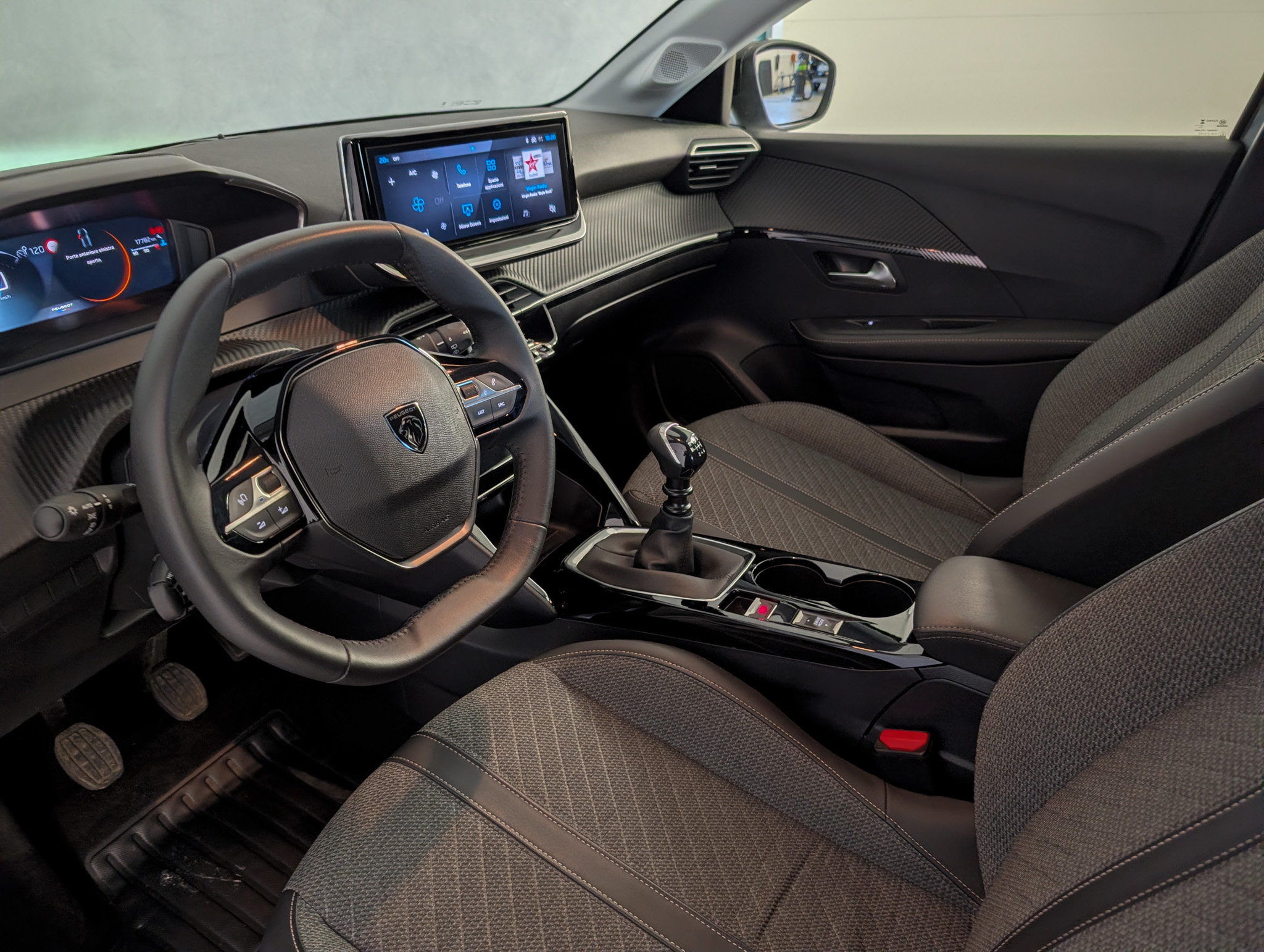 Peugeot  208