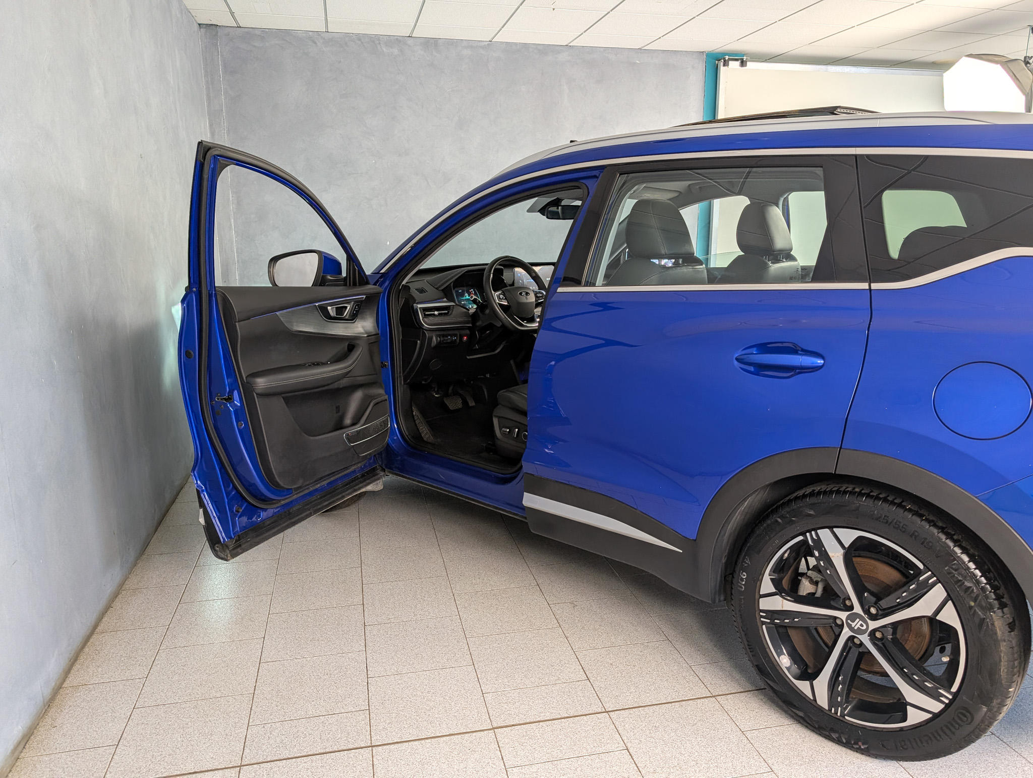 DR Automobiles DR 6.0