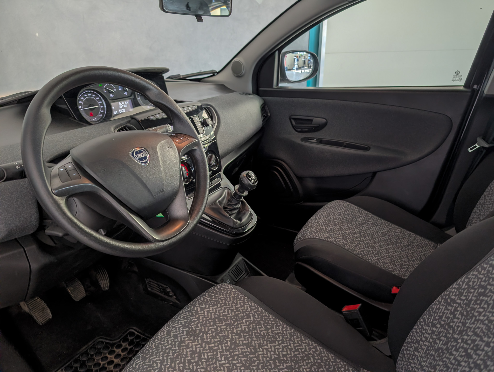 Lancia Ypsilon