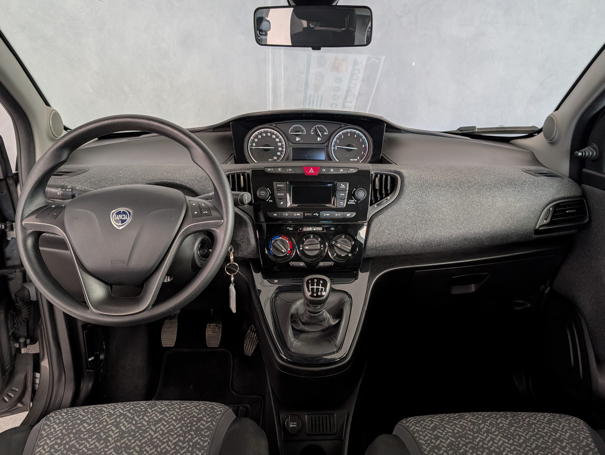 Lancia Ypsilon