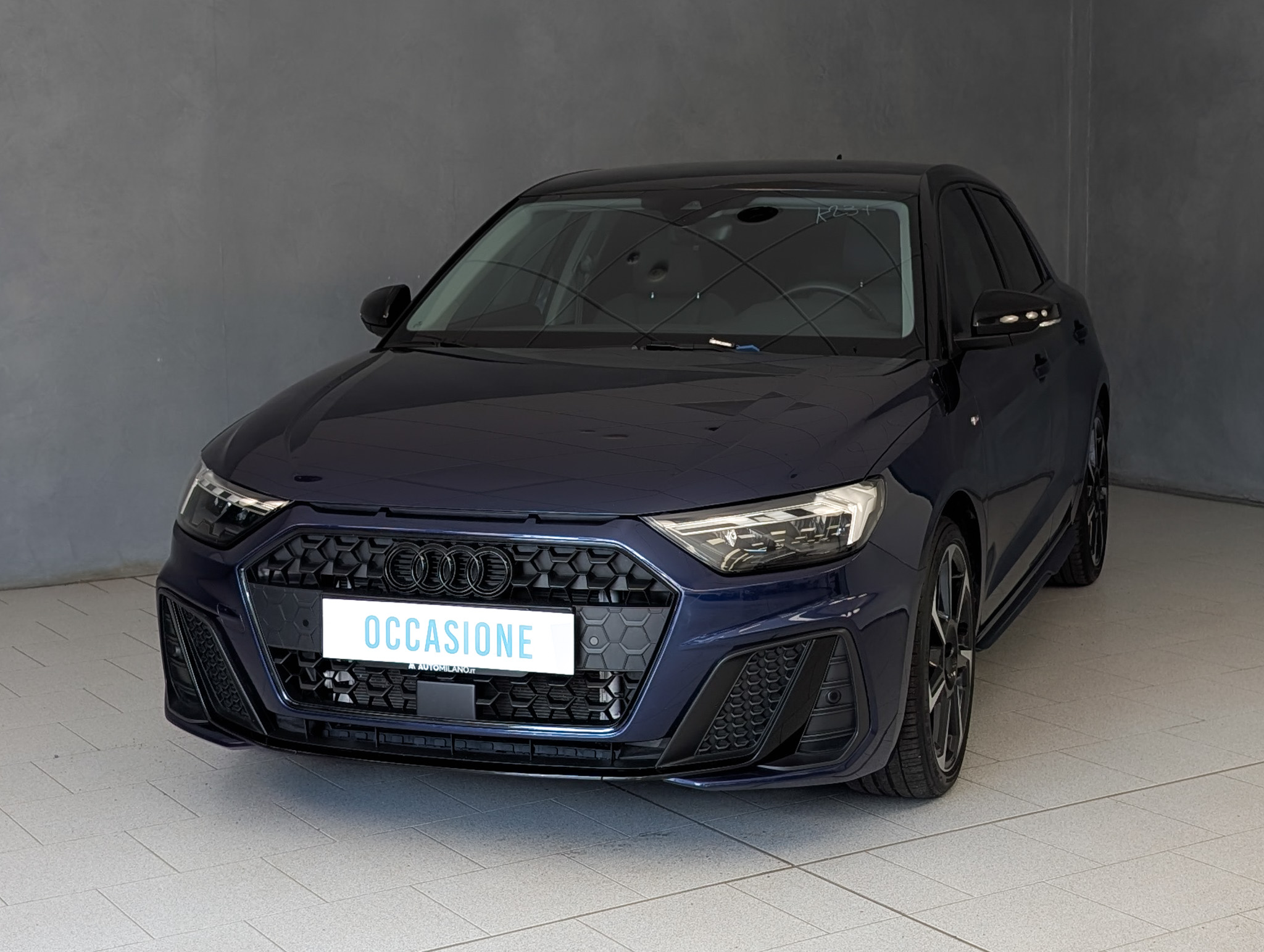 audi-a1-30-tfsi-s-tronic-adrenalin-black-edition-5