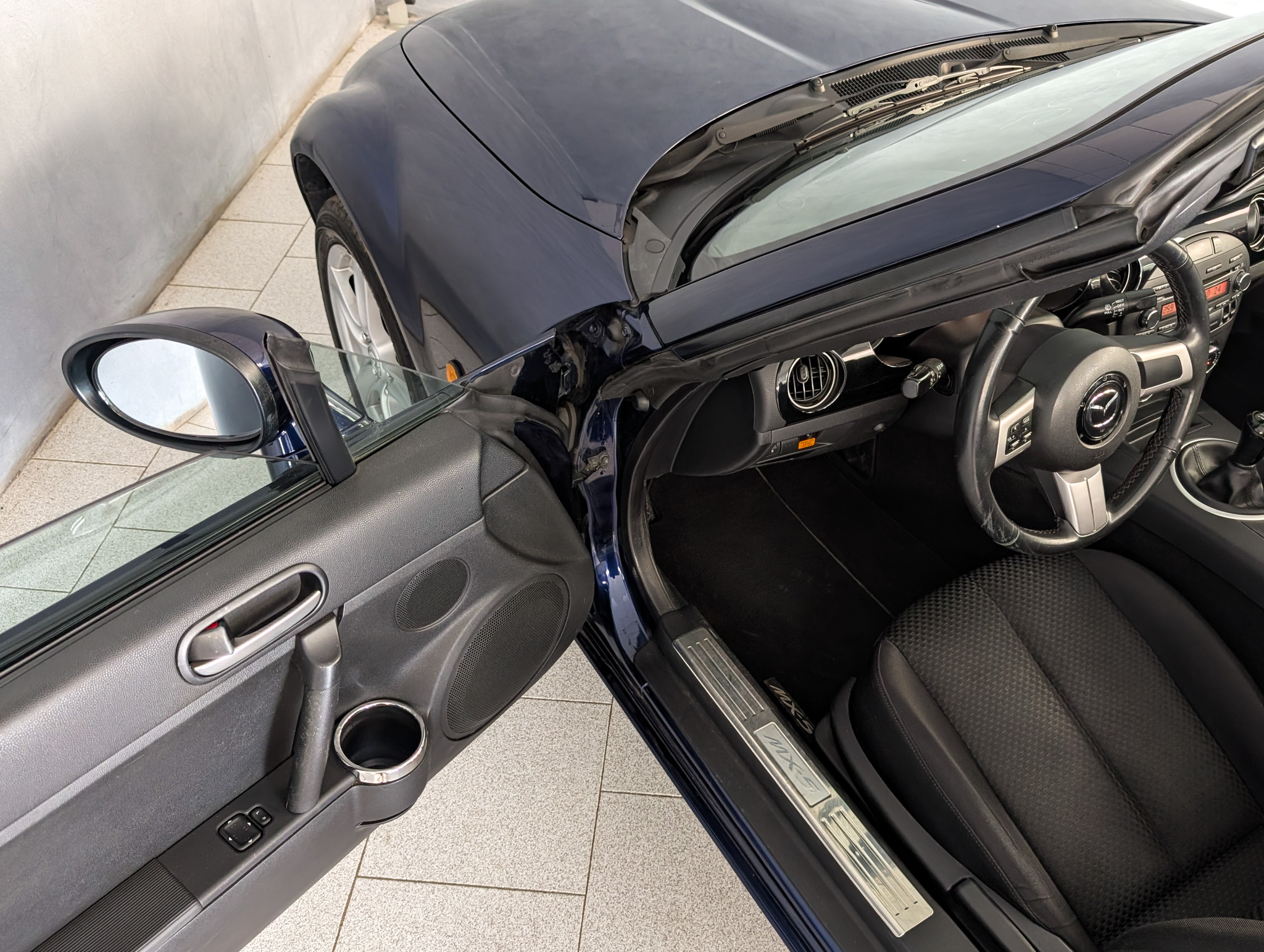 Mazda MX-5 Roadster Coupe